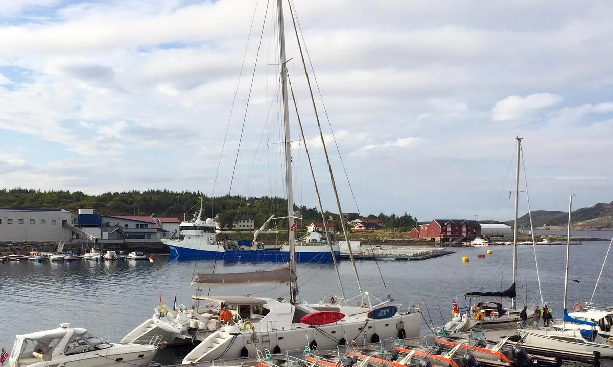 Hongsand: {"base": "no", "no": "Fint sted, med plass til stoooore b\u00e5ter ogs\u00e5.", "se": "Fint st\u00e4lle, med plats f\u00f6r stoooora b\u00e5tar ocks\u00e5.", "en": "Nice place, with room for biiig boats too.", "da": "Dejligt sted, med plads til stoooore b\u00e5de ogs\u00e5."}
