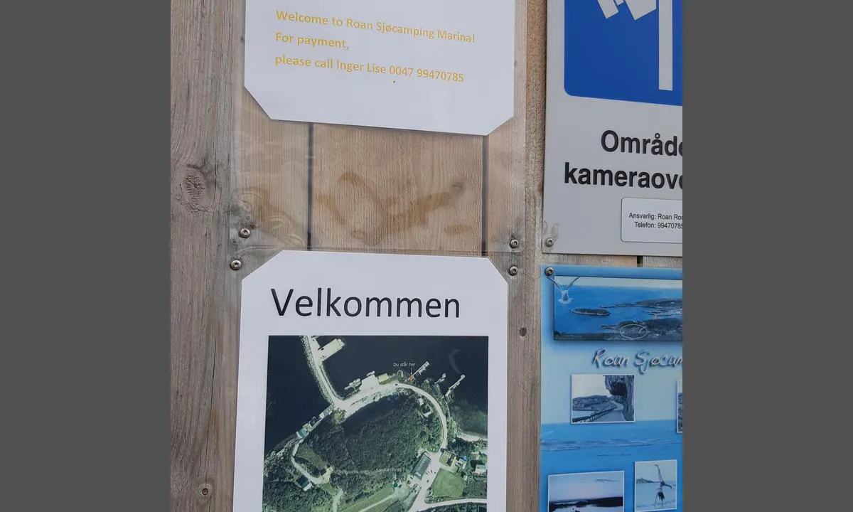 Hongsand: {"base": "no", "no": "Oppslag med relevante opplysninger.", "se": "Tavla med relevanta upplysningar.", "en": "Notice with relevant information.", "da": "Opslag med relevante oplysninger."}