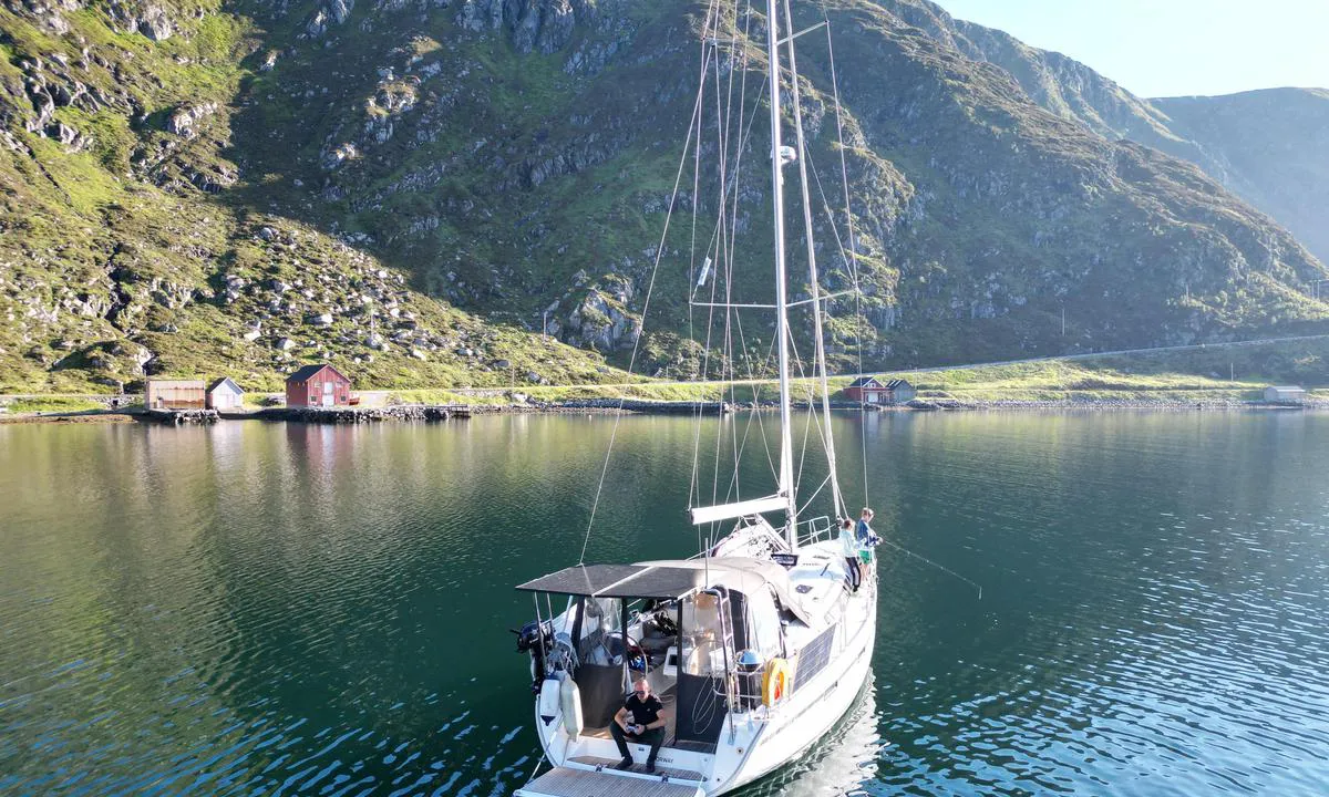 Honningsvåg svaiplass: {"base": "no", "no": "Sjeldent fint v\u00e6r p\u00e5 Stad", "se": "S\u00e4llan fint v\u00e4der p\u00e5 Stad", "en": "Rarely fine weather at Stad", "da": "Sj\u00e6ldent fint vejr p\u00e5 Stad"}