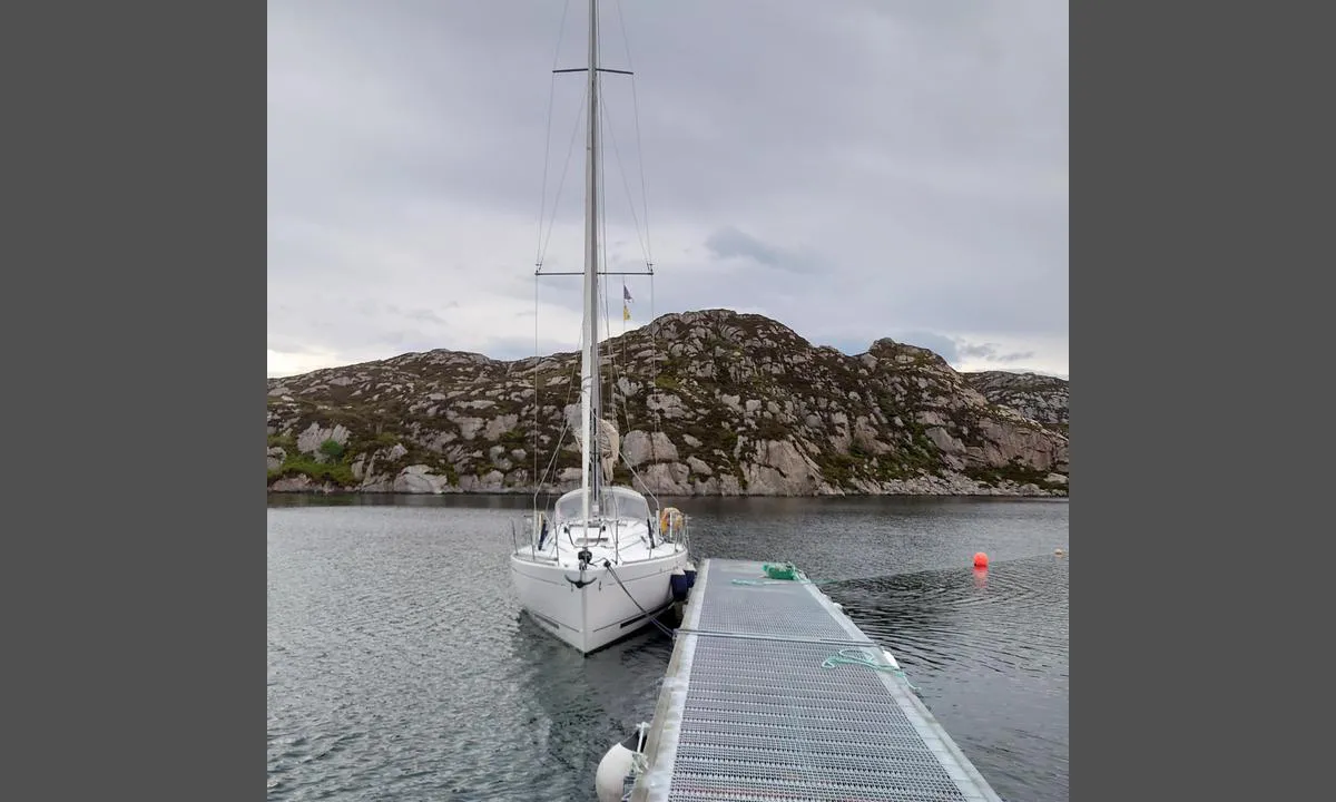Horgo - Vestrevågen: {"base": "no", "no": "Brygga er ufendra p\u00e5 nordsida. Det kan sj\u00e5 ut som om s\u00f8rsida er privat.", "se": "Bryggan \u00e4r of\u00f6rsvarad p\u00e5 nordsidan. Det kan se ut som om sydsidan \u00e4r privat.", "en": "The pier is unprotected on the north side. The south side appears to be private.", "da": "Bryggen er uforsvarlig p\u00e5 nordsiden. Det kan se ud som om sydsiden er privat."}