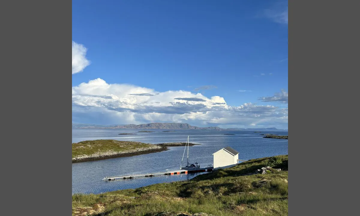 Hortavær, Ishuset flytebrygge