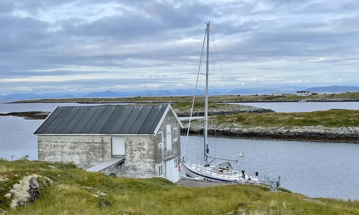 Hortavær, Ishuset flytebrygge