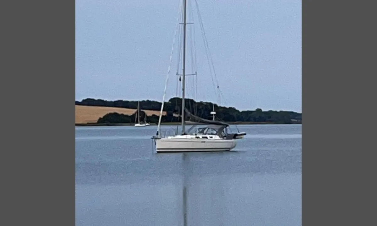 Høruphav Havn: {"base": "no", "no": "Svaiplass rett \u00f8st for havna. Bildet er tatt fra havnemo\u00f8oen. Plass til mange b\u00e5ter p\u00e5 svai, b\u00e5de der og lenger innover i bukta.", "se": "Svajplats rakt \u00f6ster om hamnen. Bilden \u00e4r tagen fr\u00e5n hamn\u00f6n. Plats f\u00f6r m\u00e5nga b\u00e5tar p\u00e5 svaj, b\u00e5de d\u00e4r och l\u00e4ngre in i bukten.", "en": "Anchorage area directly east of the harbor. The photo is taken from the harbor pier. Room for many boats to anchor, both there and further into the bay.", "da": "Svajplads lige \u00f8st for havnen. Billedet er taget fra havneomr\u00e5det. Plads til mange b\u00e5de p\u00e5 svaj, b\u00e5de der og l\u00e6ngere inde i bugten."}