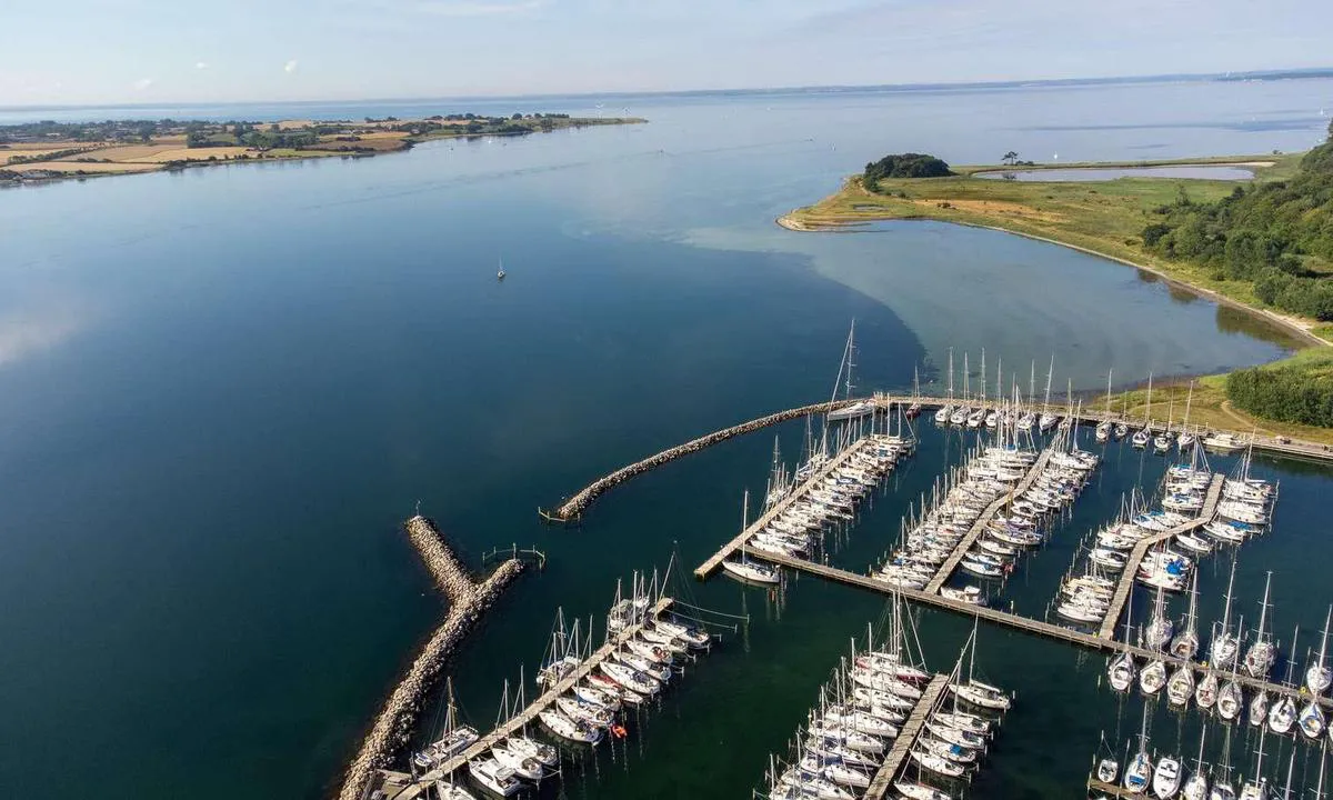 Høruphav Havn: {"base": "da", "no": "H\u00f8ruphav havn sommer 2022", "se": "H\u00f6ruphamn hamn sommar 2022", "en": "H\u00f8ruphav harbour summer 2022", "da": "H\u00f8ruphav havn sommer 2022"}
