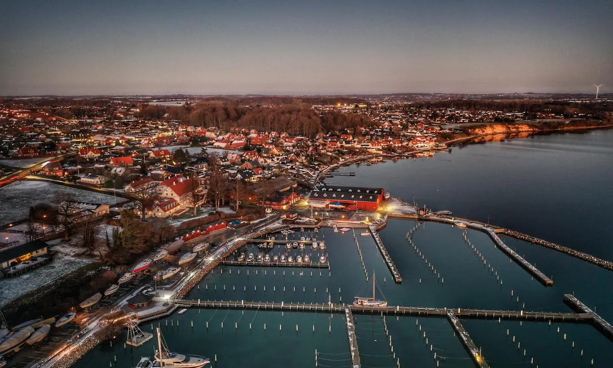 Høruphav Havn: {"base": "da", "no": "H\u00f8ruphav havn februar 2023", "se": "H\u00f6rupshamn hamn februari 2023", "en": "H\u00f8ruphav harbour February 2023", "da": "H\u00f8ruphav havn februar 2023"}