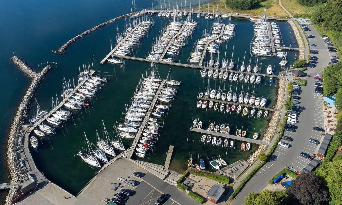 Høruphav Havn: {"base": "da", "no": "H\u00f8ruphav Havn sommer 2022", "se": "H\u00f6rupshamn Hamn sommaren 2022", "en": "H\u00f8ruphav Harbour summer 2022", "da": "H\u00f8ruphav Havn sommer 2022"}