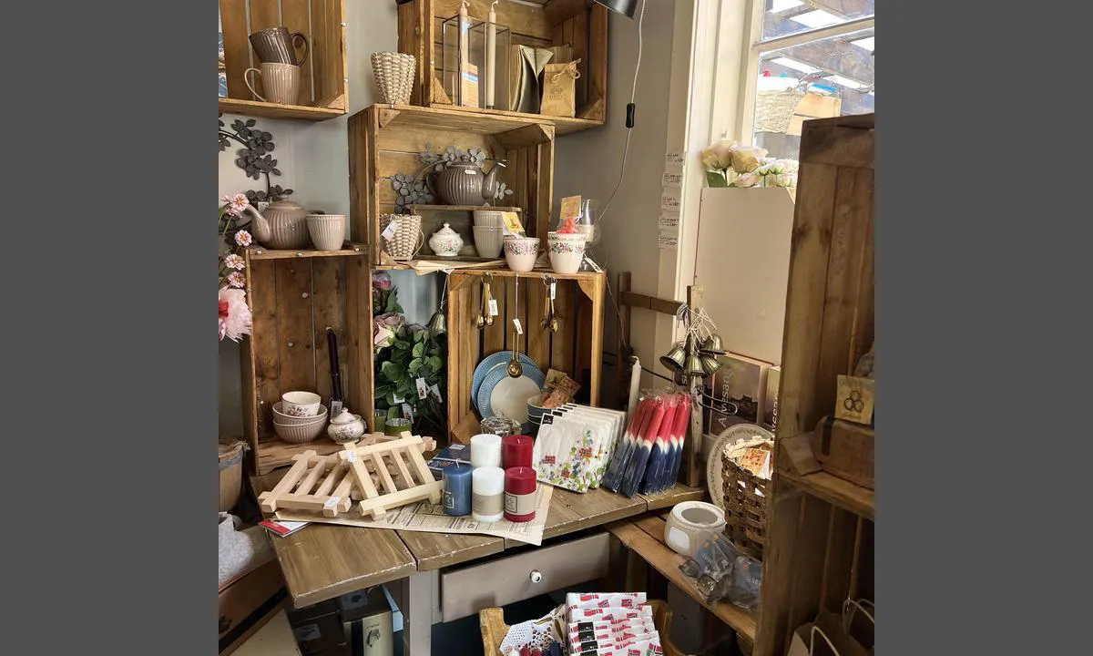 Hosanger: {"base": "no", "no": "Fra Landhandleriet", "se": "Fr\u00e5n Lanthandeln", "en": "From the General Store", "da": "Fra Landhandleriet"}