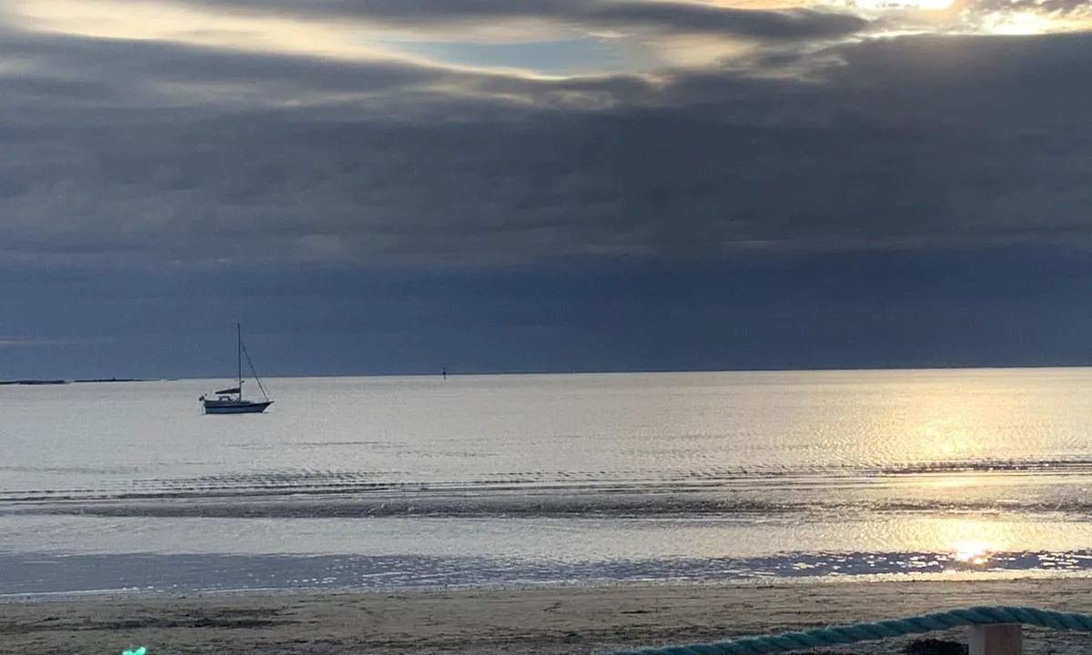 Hosnavik: {"base": "no", "no": "Ganske \u00e5pent mot storhavet.", "se": "Ganska \u00f6ppet mot havet.", "en": "Quite open towards the open sea.", "da": "Ganske \u00e5bent mod storhavet."}