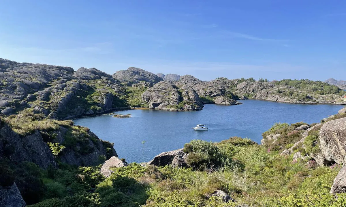 Hossvågen: {"base": "en", "no": "Utsikt mot nord", "se": "Utsikt mot norr", "en": "View to the north", "da": "Udsigt mod nord"}