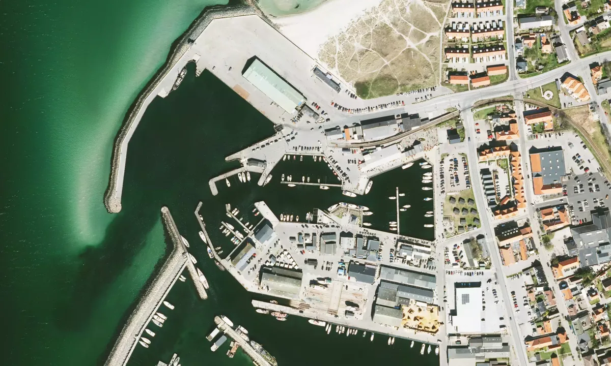 Flyfoto av Hundested Havn