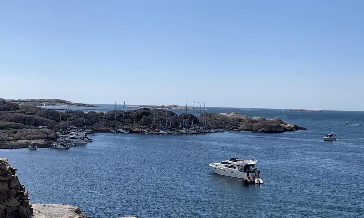 {"base": "no", "no": "Oversikt innseiling og ytre vik", "se": "\u00d6versikt infart och yttre vik", "en": "Overview of Approach and Outer Bay", "da": "Oversigt indsejling og ydre vig"}