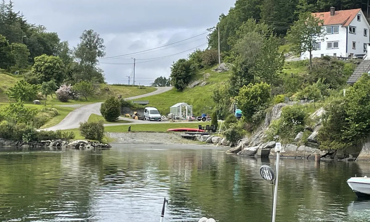 Iden Marina: {"base": "no", "no": "Liten badestrand rett ved marinaen.", "se": "Liten badstrand precis vid marinan.", "en": "Small bathing beach right by the marina.", "da": "Lille strand lige ved marinaen."}
