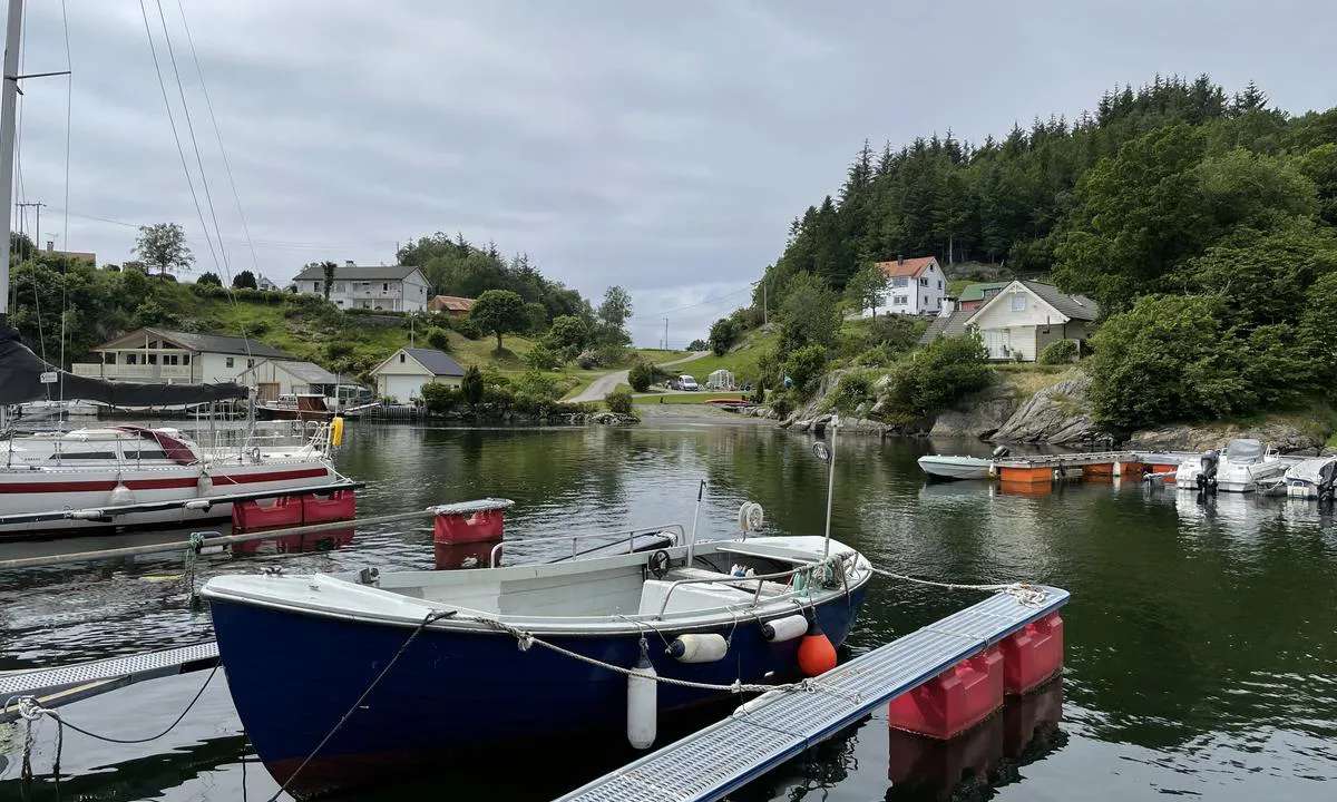 Iden Marina: {"base": "no", "no": "Liten badestrand rett ved.", "se": "Liten badstrand precis intill.", "en": "Small bathing beach right next to.", "da": "Lille badestrand lige ved."}
