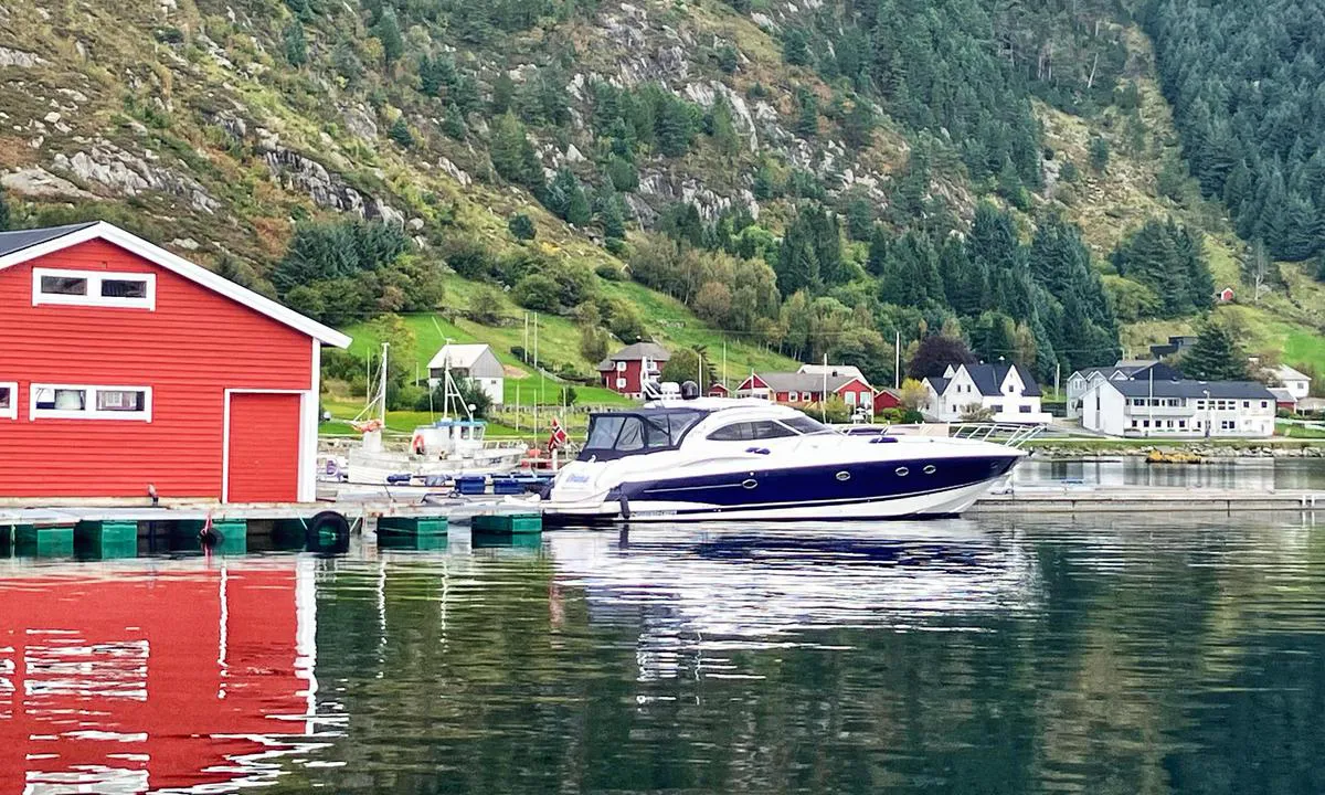 Iglandsvik: {"base": "no", "no": "Gjestebryggen", "se": "G\u00e4stbryggan", "en": "Guest pier", "da": "G\u00e6stebroen"}