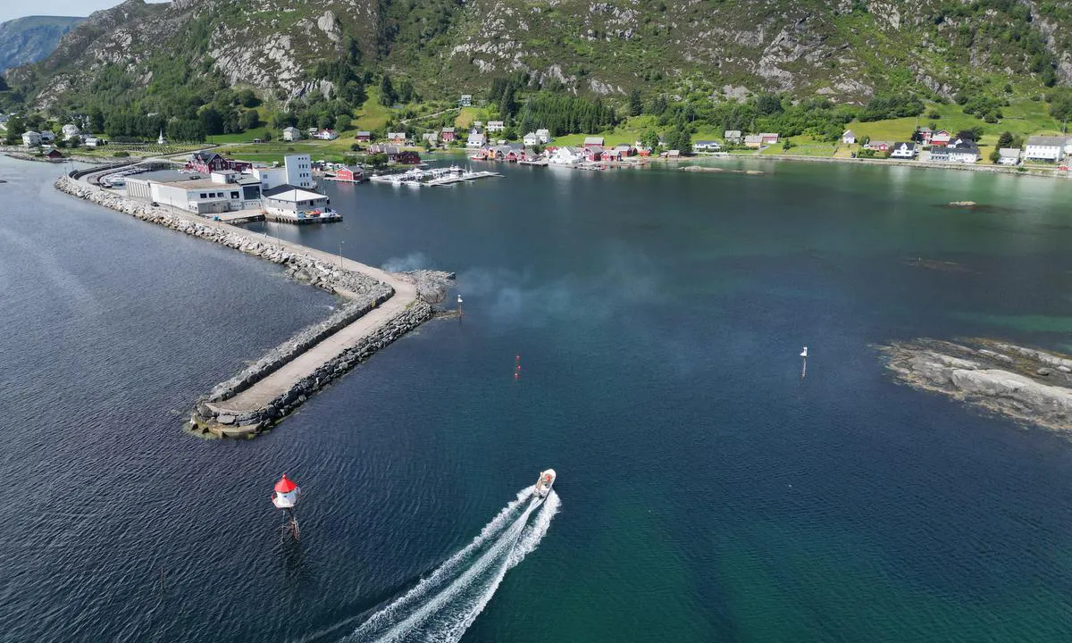 {"base": "no", "no": "Innsegliga til Iglandsvik", "se": "Insegling till Iglandsvik", "en": "Approach to Iglandsvik", "da": "Indsejling til Iglandsvik"}