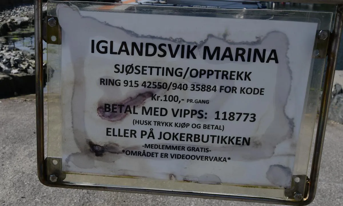 Iglandsvik: {"base": "no", "no": "Tlf nr vedr sj\u00f8setting/opptrekk b\u00e5t", "se": "Tel nr ang. sj\u00f6s\u00e4ttning/upptagning b\u00e5t", "en": "Phone number for launching/hauling boat", "da": "Tlf nr vedr s\u00f8s\u00e6tning/ophaling af b\u00e5d"}