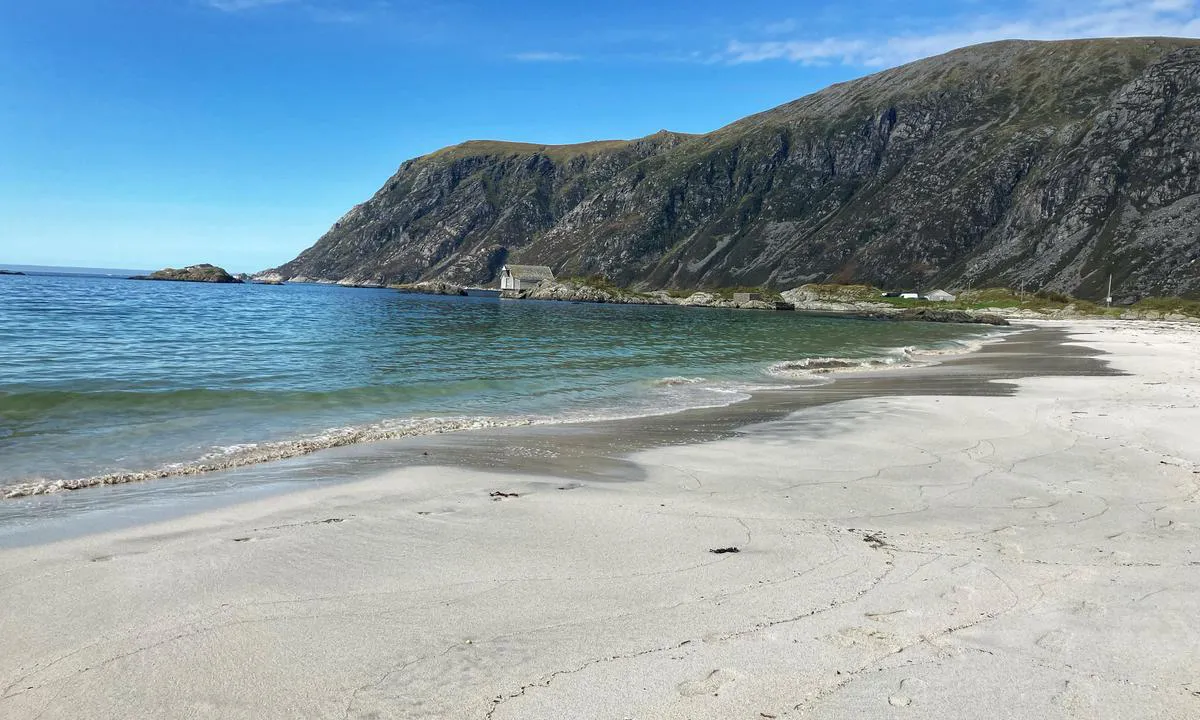 Iglandsvik: {"base": "no", "no": "Grotlesanden", "se": "Grotlesanden", "en": "Grotlesanden", "da": "Grotlestranden"}