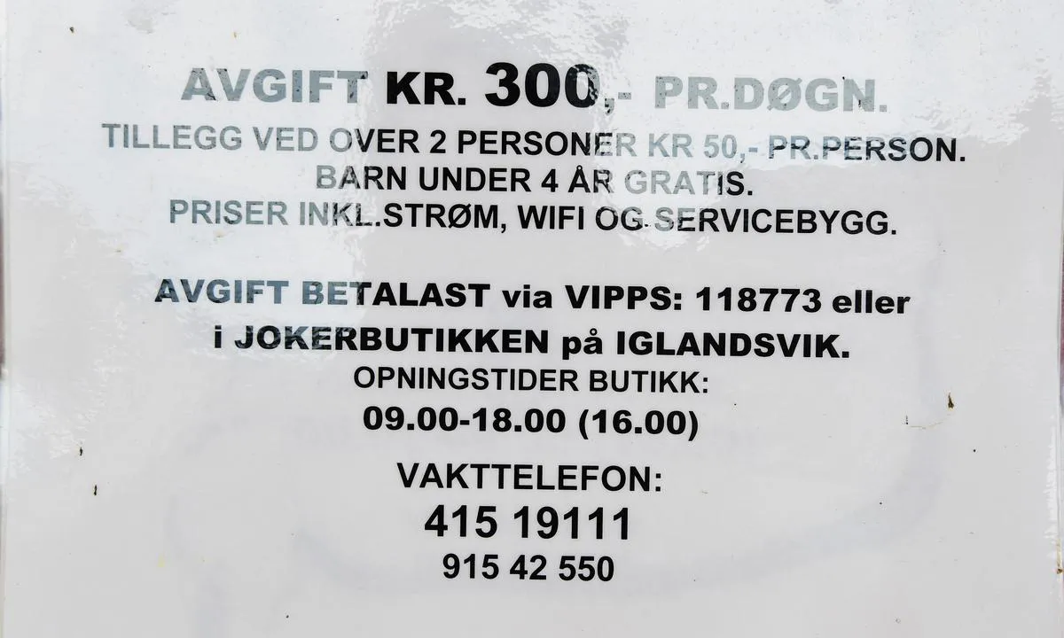 Iglandsvik: {"base": "no", "no": "Oppslag ved servicebygget", "se": "Anslag vid servicebyggnaden", "en": "Notice at the service building", "da": "Opslag ved servicebygningen"}