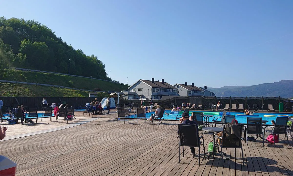 {"base": "no", "no": "Ikornnes Friluftsbad", "se": "Ikornnes Friluftsbad", "en": "Ikornnes Outdoor Bathing Area", "da": "Ikornnes Friluftsbad"}