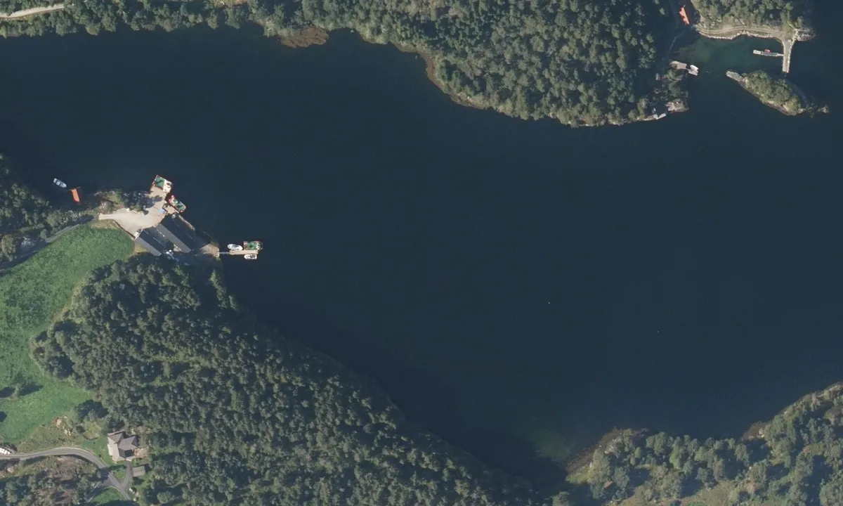 Flyfoto av Indre Flokenesvågen