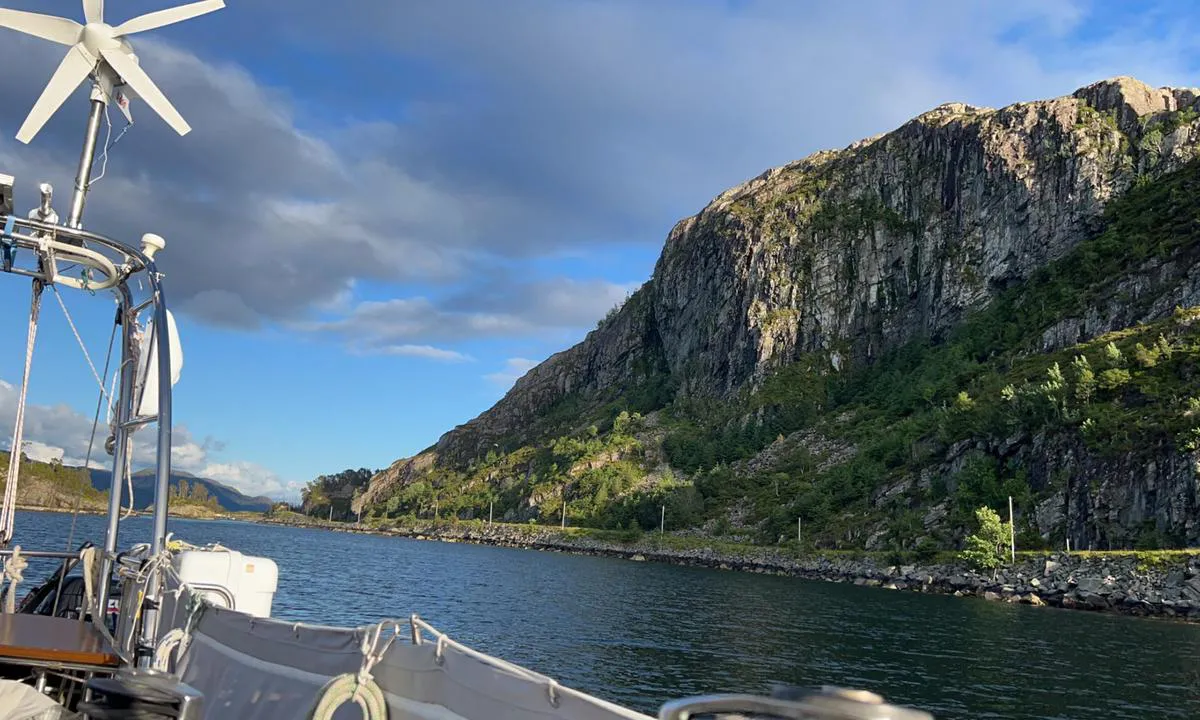 {"base": "no", "no": "Indre Hovdev\u00e5g. Godt  beskytta ankringsplass", "se": "Inre Hovdev\u00e5g. Godt skyddad ankringsplats", "en": "Inner Hovdev\u00e5g. Well-protected anchorage", "da": "Indre Hovdev\u00e5g. Godt beskyttet ankerplads"}