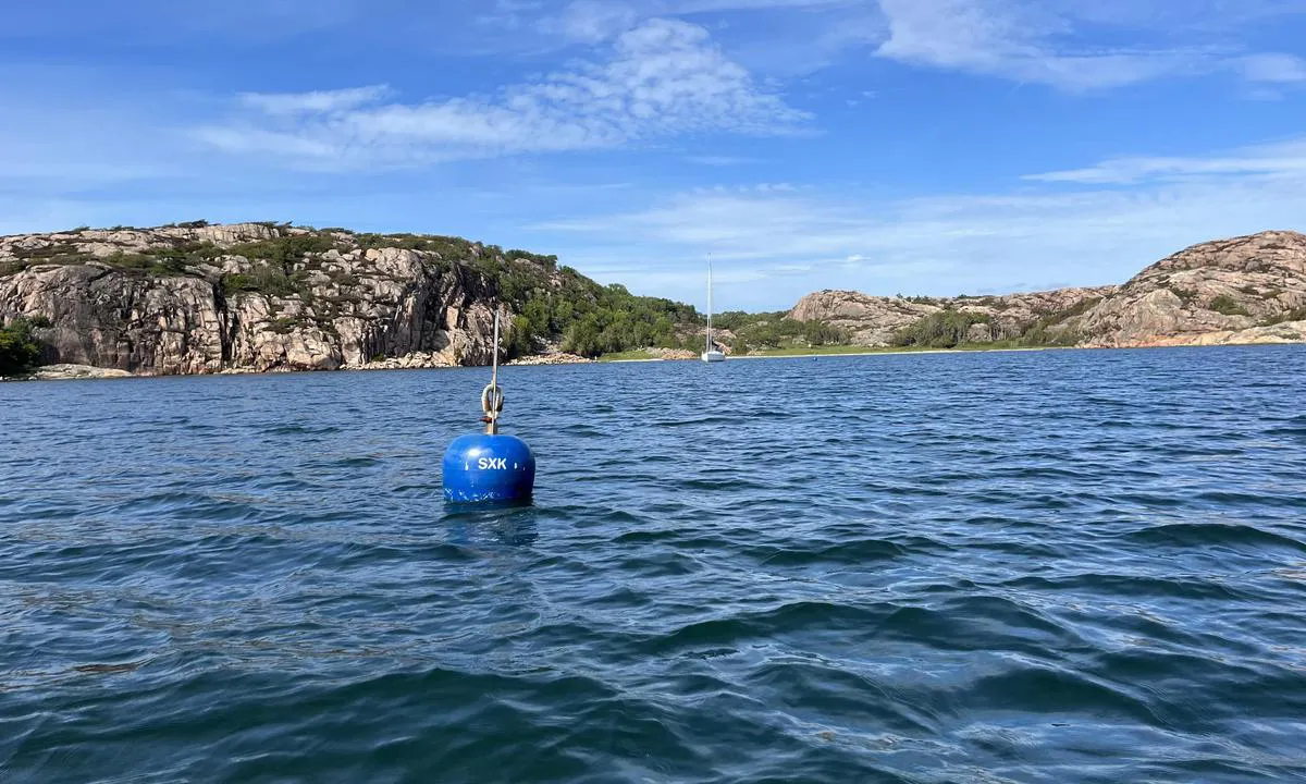 {"base": "no", "no": "2 SXK-b\u00f8yer i indre N\u00e4verk\u00e4rrsviken.", "se": "2 SXK-bojar i inre N\u00e4verk\u00e4rrsviken.", "en": "2 SXK buoys in the inner N\u00e4verk\u00e4rrsviken.", "da": "2 SXK-b\u00f8jer i indre N\u00e4verk\u00e4rrviken."}