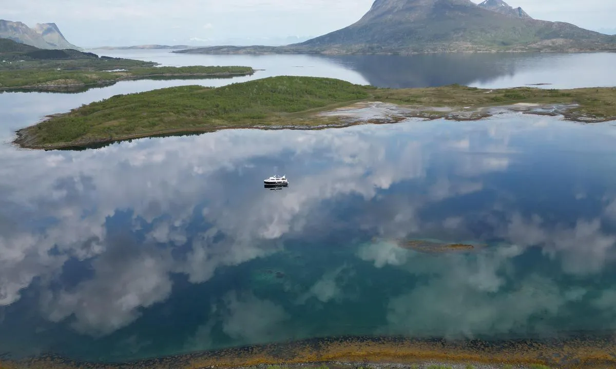 Innerpollen: View north to the island Lundøya