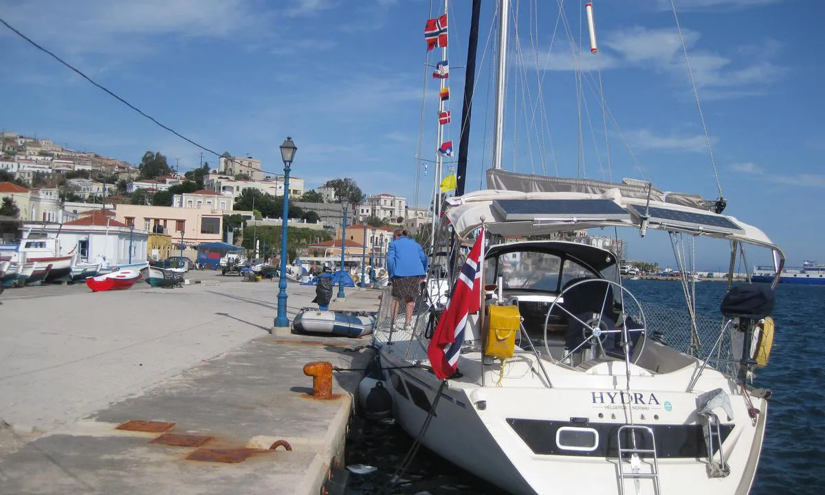 Inousses: {"base": "no", "no": "Ikke trangt om plassen og hyggelige havnefolk!", "se": "Inte tr\u00e5ngt om plats och trevliga hamnfolk!", "en": "Not overcrowded and friendly harbour people!", "da": "Ikke trangt med plads og hyggelige havnefolk!"}