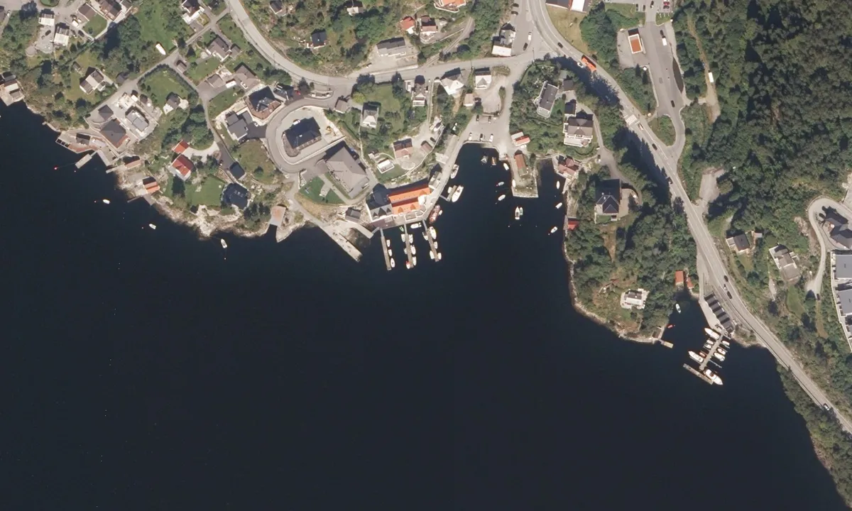 Flyfoto av Isdalstø