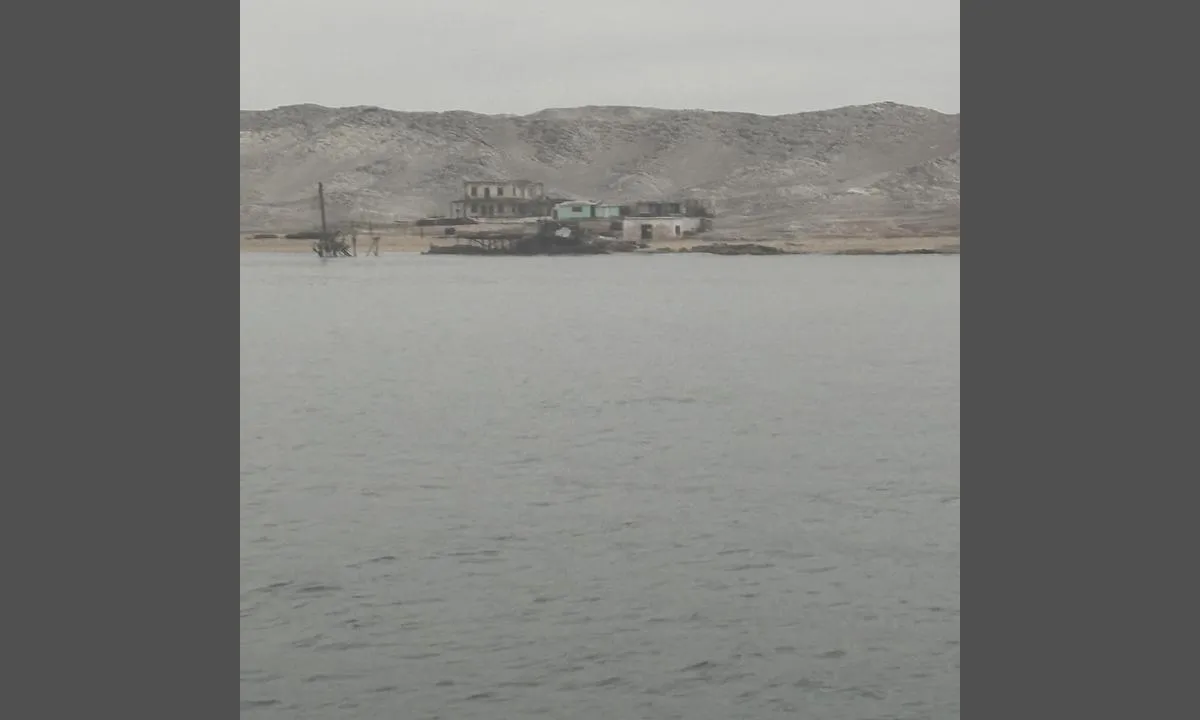 Isla Lobas de Tierra: {"base": "no", "no": "Viser noen f\u00e5 hus p\u00e5 land", "se": "Visar n\u00e5gra f\u00e5 hus p\u00e5 land", "en": "Shows a few houses on land", "da": "Viser nogle f\u00e5 huse p\u00e5 land", "fr": "Montre quelques maisons sur terre", "de": "Zeigt einige wenige H\u00e4user an Land", "es": "Muestra algunas pocas casas en tierra", "it": "Mostra alcune case a terra", "pt": "Mostra algumas poucas casas em terra", "nl": "Toont enkele huizen aan land", "pl": "Pokazuje kilka dom\u00f3w na l\u0105dzie", "uk": "\u041f\u043e\u043a\u0430\u0437\u0443\u0454 \u043a\u0456\u043b\u044c\u043a\u0430 \u0431\u0443\u0434\u0438\u043d\u043a\u0456\u0432 \u043d\u0430 \u0431\u0435\u0440\u0435\u0437\u0456", "ro": "Arat\u0103 c\u00e2teva case pe \u021b\u0103rm", "tr": "Karada birka\u00e7 ev g\u00f6steriyor", "el": "\u0394\u03b5\u03af\u03c7\u03bd\u03b5\u03b9 \u03bc\u03b5\u03c1\u03b9\u03ba\u03ac \u03c3\u03c0\u03af\u03c4\u03b9\u03b1 \u03c3\u03c4\u03b7 \u03c3\u03c4\u03b5\u03c1\u03b9\u03ac", "cs": "Zobrazuje n\u011bkolik m\u00e1lo dom\u016f na pevnin\u011b", "hu": "N\u00e9h\u00e1ny h\u00e1z l\u00e1that\u00f3 a sz\u00e1razf\u00f6ld\u00f6n", "fi": "N\u00e4kyy muutamia taloja maalla", "bg": "\u041f\u043e\u043a\u0430\u0437\u0432\u0430 \u043d\u044f\u043a\u043e\u043b\u043a\u043e \u043a\u044a\u0449\u0438 \u043d\u0430 \u0441\u0443\u0448\u0430\u0442\u0430", "sr": "Prikazuje nekoliko ku\u0107a na kopnu", "et": "N\u00e4itab m\u00f5nda maja maal", "lv": "R\u0101da da\u017eas m\u0101jas uz sauszemes", "lt": "Rodo kelis namus ant kranto"}