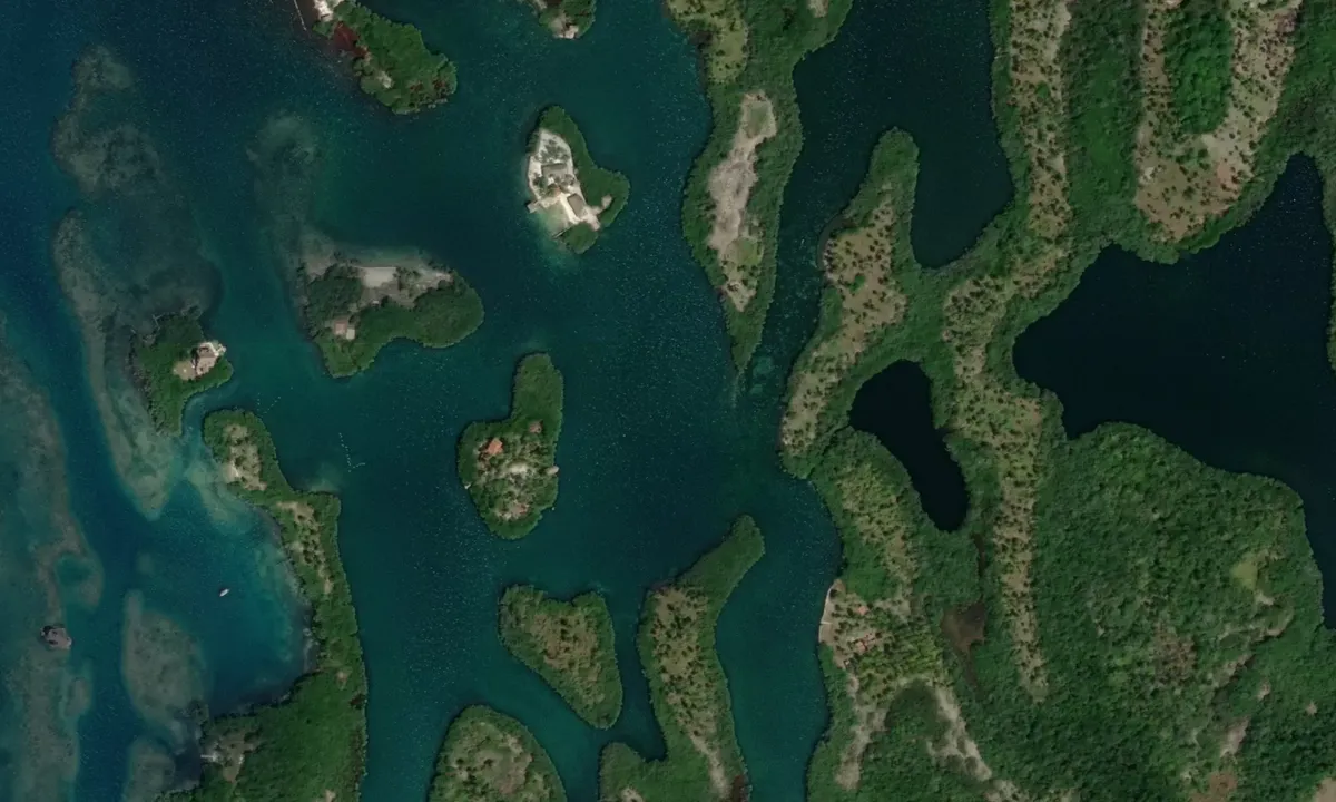 Flyfoto av Isla Tintinpan
