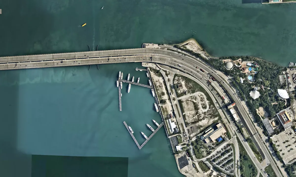 Flyfoto av Island Gardens Deep Harbour Marina
