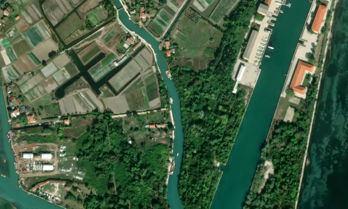 Flyfoto av Isola delle Vignole