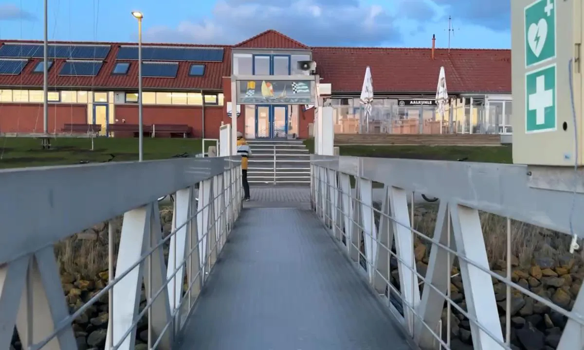 Jachthafen Norderney: {"base": "en", "no": "Marinaen i Norderney", "se": "Marinan i Norderney", "en": "The marina in Norderney", "da": "Marinaen i Norderney"}