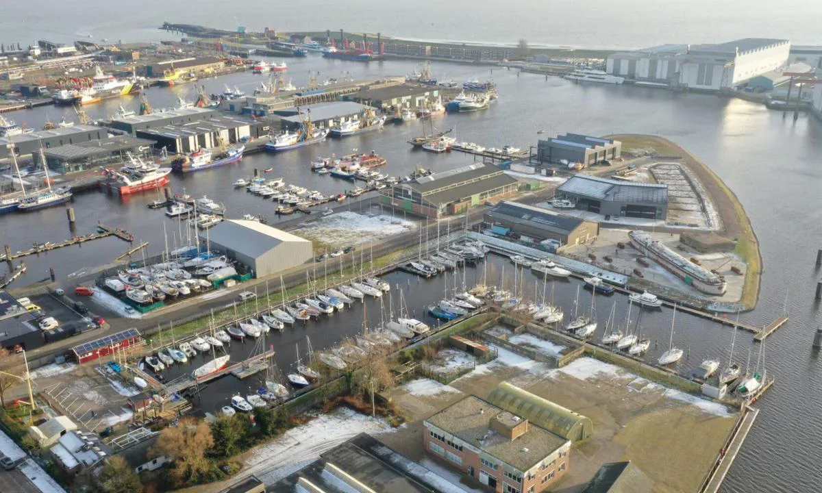 {"base": "nl", "no": "Foto: Havn Schelde.", "se": "Foto: Jachthaven Schelde.", "en": "Photo: Schelde Marina.", "da": "Foto: Marina Schelde.", "fr": "Photo : Marina Schelde.", "de": "Foto: Jachthafen Schelde.", "es": "Foto: Puerto Deportivo Schelde.", "it": "Foto: Porto Turistico Schelda.", "pt": "Foto: Marina Schelde.", "nl": "Photo: Jachthaven Schelde.", "pl": "Zdj\u0119cie: Przysta\u0144 Schelde.", "uk": "\u0424\u043e\u0442\u043e: \u042f\u0445\u0442\u043e\u0432\u0430 \u043f\u0440\u0438\u0441\u0442\u0430\u043d\u044c \u0428\u0435\u043b\u044c\u0434\u0435.", "ro": "Fotografie: Jachthaven Schelde.", "tr": "Foto\u011fraf: Jachthaven Schelde.", "el": "\u03a6\u03c9\u03c4\u03bf\u03b3\u03c1\u03b1\u03c6\u03af\u03b1: \u039b\u03b9\u03bc\u03ac\u03bd\u03b9 \u03a3\u03c7\u03b5\u03bb\u03bd\u03c4\u03b5.", "cs": "Foto: Jachetn\u00ed p\u0159\u00edstav Schelde.", "hu": "Fot\u00f3: Jachthaven Schelde.", "fi": "Kuva: Venesatama Schelde.", "bg": "\u0421\u043d\u0438\u043c\u043a\u0430: \u042f\u0445\u0442\u0435\u043d\u043e \u043f\u0440\u0438\u0441\u0442\u0430\u043d\u0438\u0449\u0435 \u0428\u0435\u043b\u0434\u0435.", "sr": "\u0424\u043e\u0442\u043e\u0433\u0440\u0430\u0444\u0438\u0458\u0430: \u041b\u0443\u043a\u0430 \u0428\u0435\u043b\u0434\u0435.", "et": "Foto: Jahi\u0161ill Schelde.", "lv": "Foto: Jahtklubs Schelde.", "lt": "Nuotrauka: Jacht\u0173 uostas Schelde."}