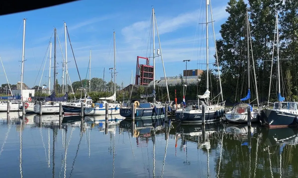 Jachthaven Schelde: {"base": "en", "no": "Marinaen", "se": "Marinan", "en": "The marina", "da": "Marinaen"}
