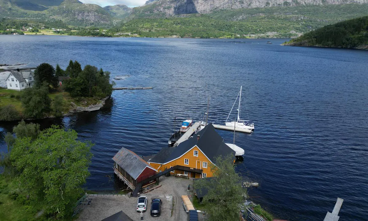 {"base": "no", "no": "Jensbua er eit kystkultursenter", "se": "Jensbua \u00e4r ett kustkulturcenter", "en": "Jensbua is a coastal culture center", "da": "Jensbua er et kystkulturcenter"}