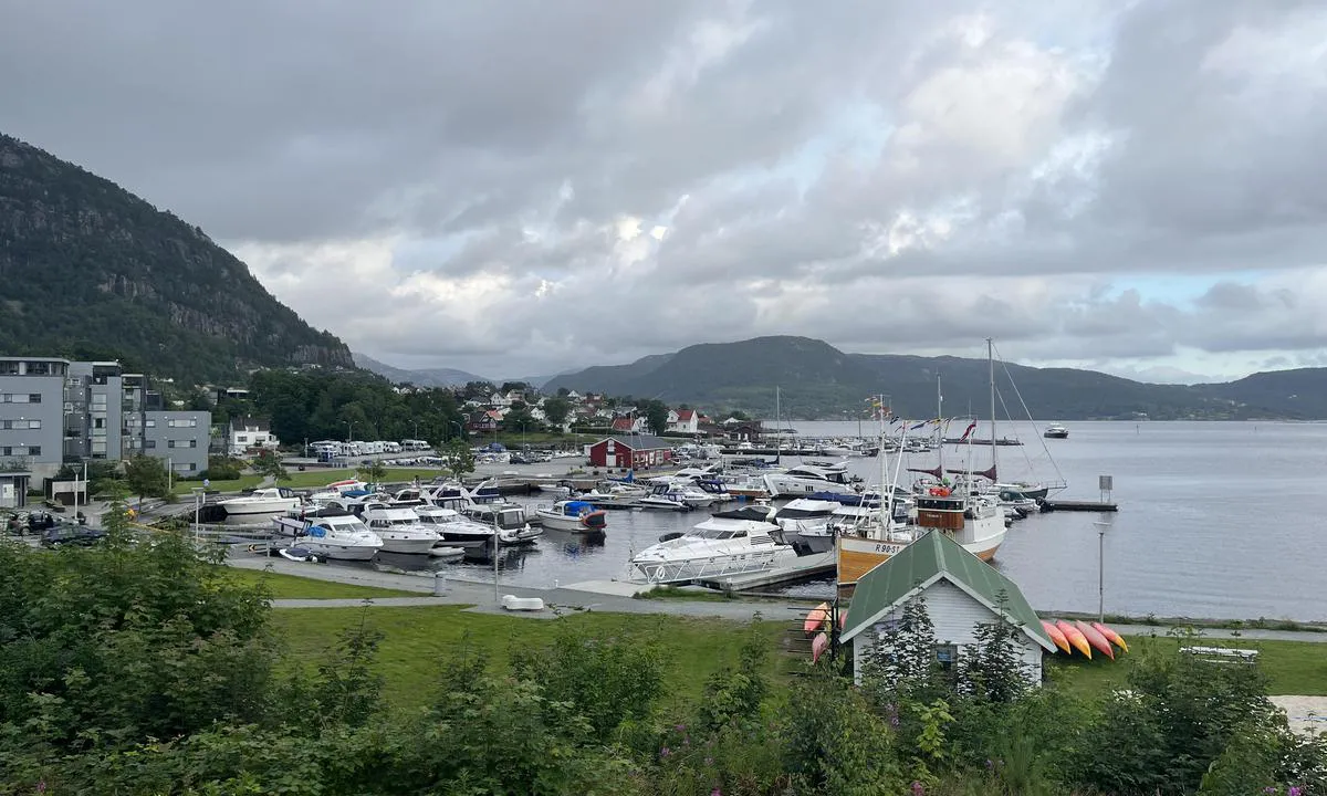 Jørpeland Gjestehavn: Oversiktsbilde av gjestehavna. Er både båser og longsideplasser.