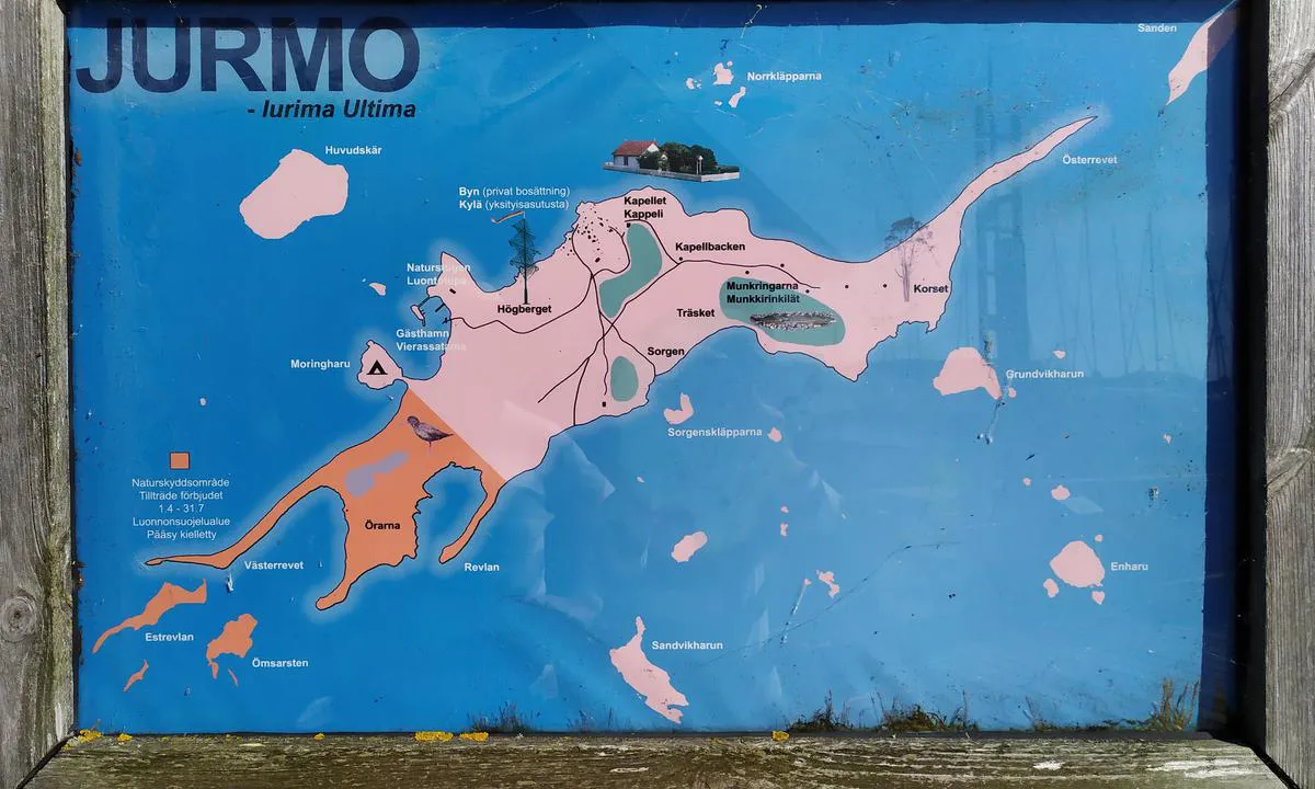 Jurmo (Saaristomeri): {"base": "en", "no": "\u00d8ykart, Oransje omr\u00e5de er et restriksjonsomr\u00e5de. Naturreservat.", "se": "\u00d6karta, orange omr\u00e5de \u00e4r begr\u00e4nsat omr\u00e5de. Naturreservat.", "en": "Island map, Orange area is restricted area. Nature preserve.", "da": "\u00d8kort, Orange omr\u00e5de er restriktet omr\u00e5de. Naturreservat."}