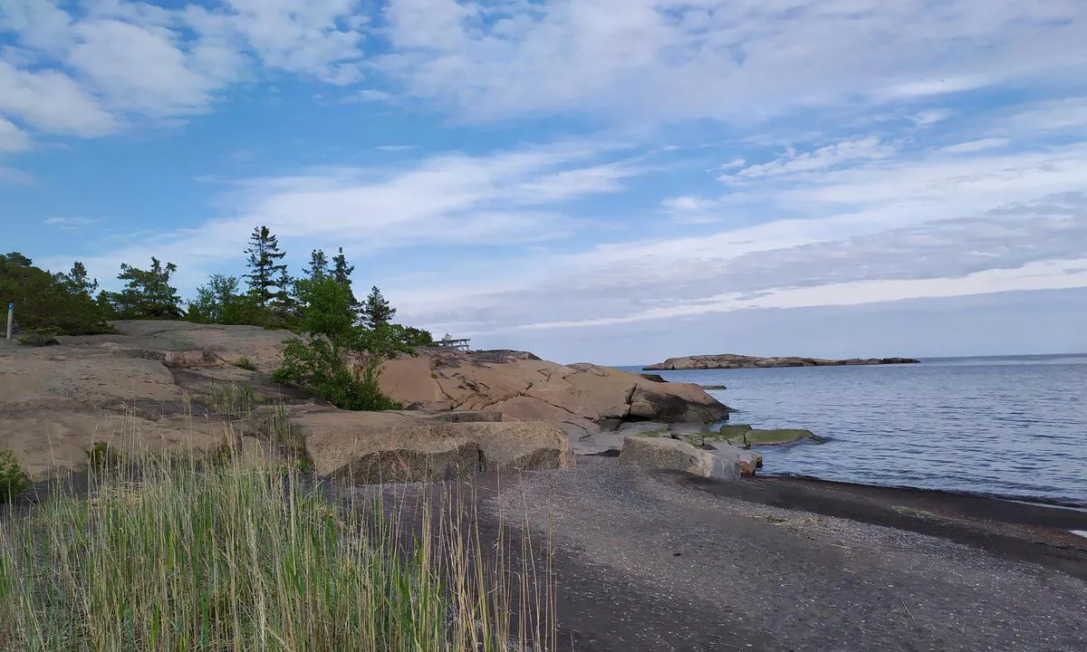 Jussarö: {"base": "en", "no": "Blacksand-stranden", "se": "Blacksand-stranden,", "en": "Blacksand beach,", "da": "Blacksand strand,"}