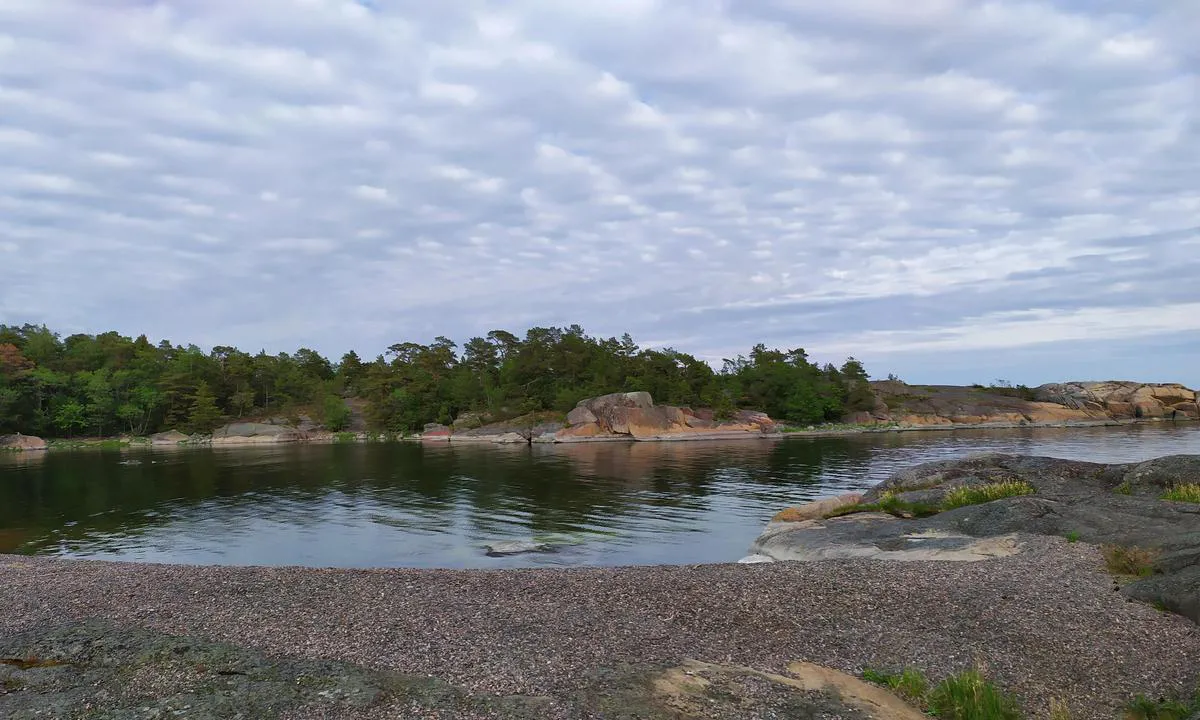 Jussarö: {"base": "en", "no": "Ankringsplass s\u00f8r\u00f8st for Jussar\u00f6.", "se": "Ankringsplats sydost om Jussar\u00f6.", "en": "Anchoring spot south east side of Jussar\u00f6.", "da": "Ankerplads syd\u00f8stlige side af Jussar\u00f6."}