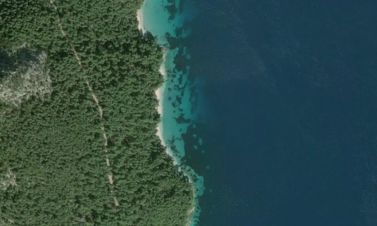 Flyfoto av Kalamos woods bay