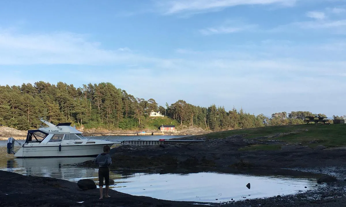 Kalneset: Badevik og fortøyningsbrygge