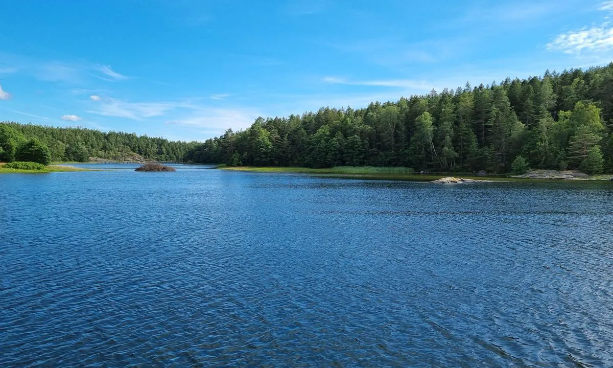 Kalvöfjord: {"base": "no", "no": "Innerst i bukta", "se": "Innerst i bukten", "en": "Innermost in the bay", "da": "Inderst i bugten"}