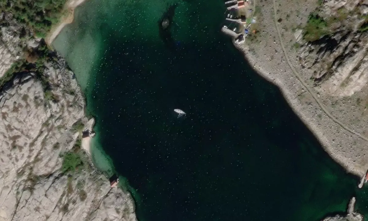 Flyfoto av Kalvön Fiskehamn anchorage