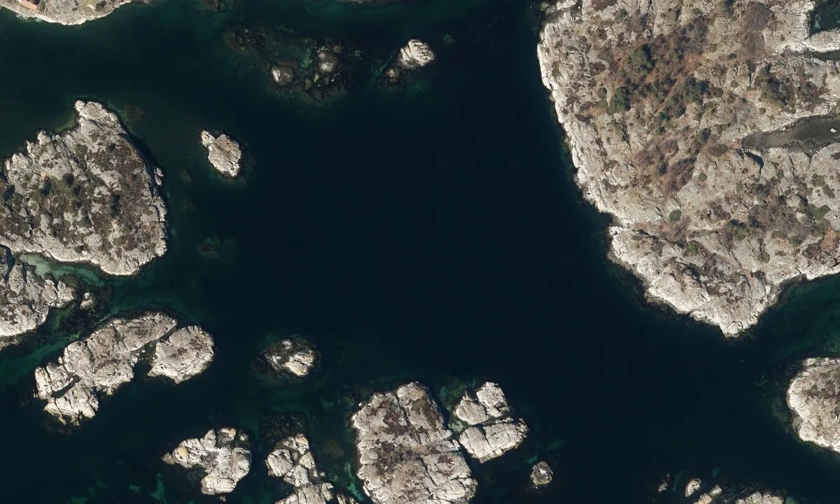 Flyfoto av Kalvøya - Risøya