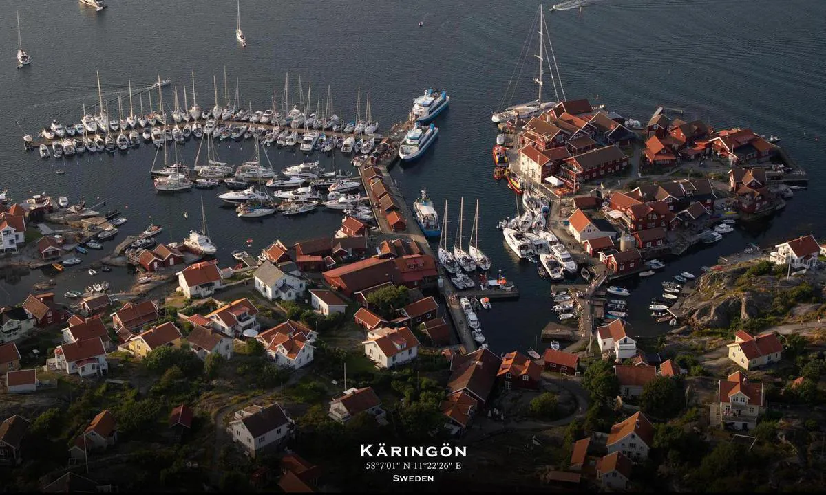 Aerial photo of Käringöns Gästhamn. Presented in cooperation with fotoflyg.se. You can order this as a framed print on their website (link below). Use code "harbourmaps" to get a 10% rebate