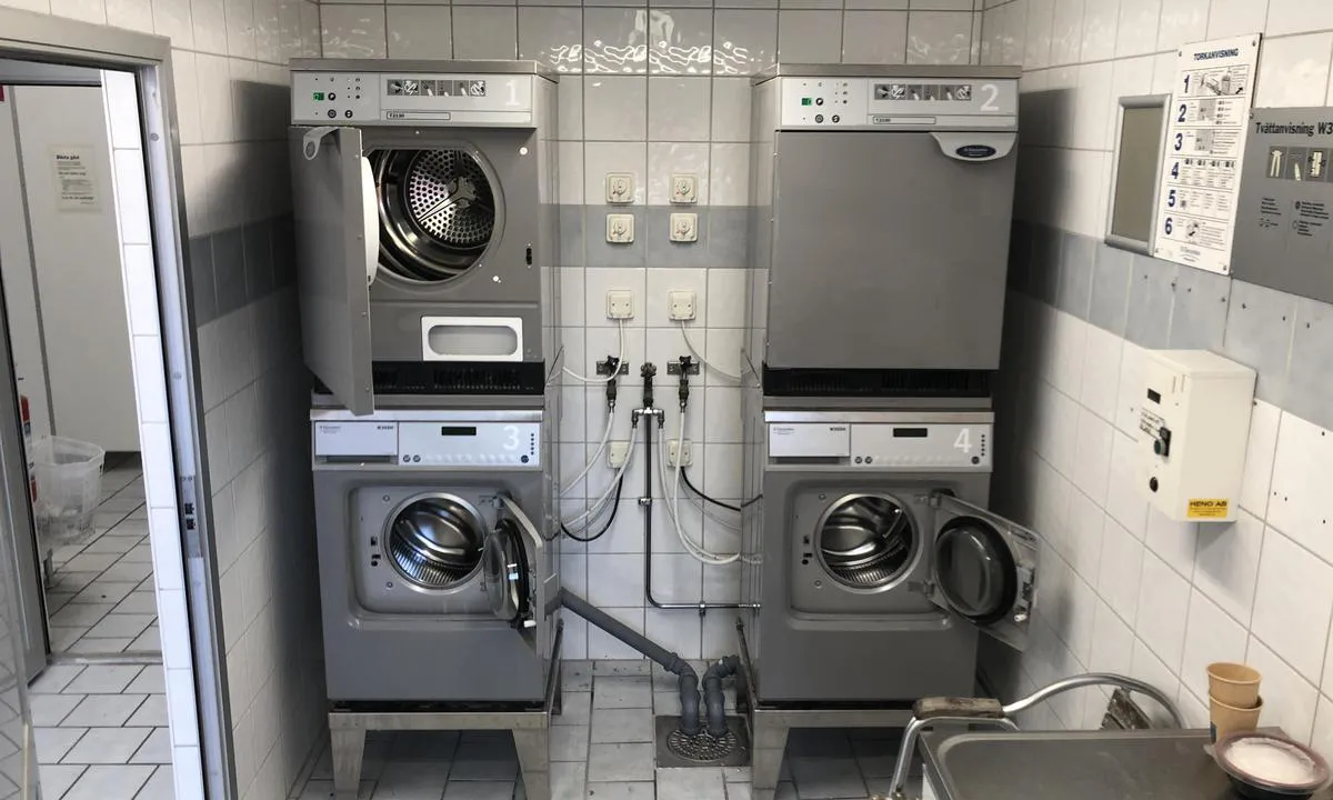 Käringöns Gästhamn: There are two sets of laundry machines and dryers on Käringön