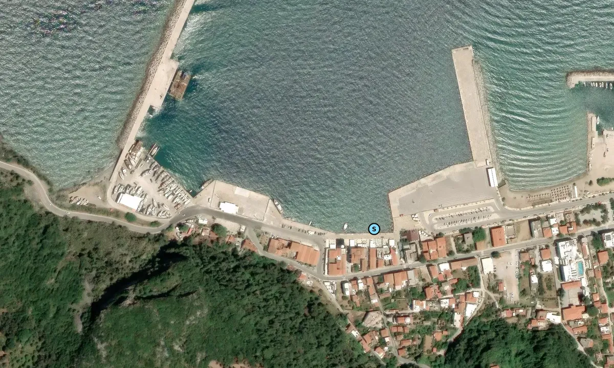 Satelite image of Karlovasi Port