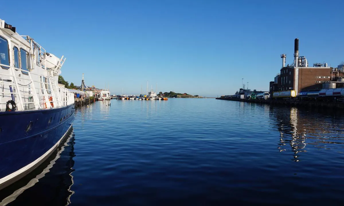 {"base": "se", "no": "Karlshamn Citymarina", "se": "Karlshamn Citymarina", "en": "Karlshamn City Marina", "da": "Karlshamn Citymarina"}
